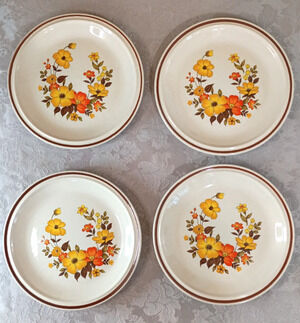 4 VTG Hearthside Casual Elegance Chablis 7 3/4" Dessert Plates 70's #572